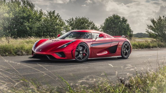 Red Koenigsegg Regera 2015-16