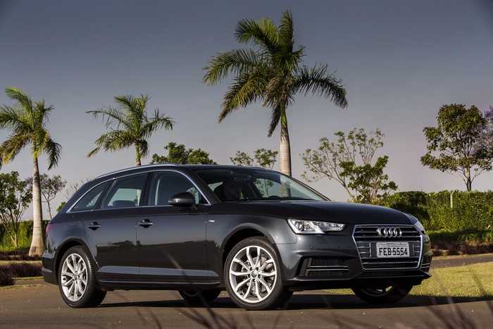 Black Audi A4 Avant 2.0 TFSI S line Estate Car