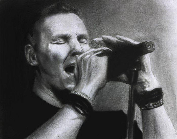 Marko Saaresto singing into a microphone