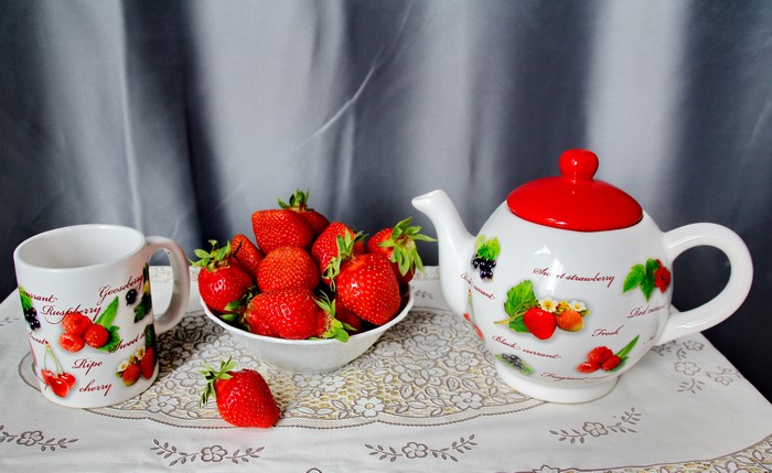 Strawberry Tea Set with Cup and Kettle