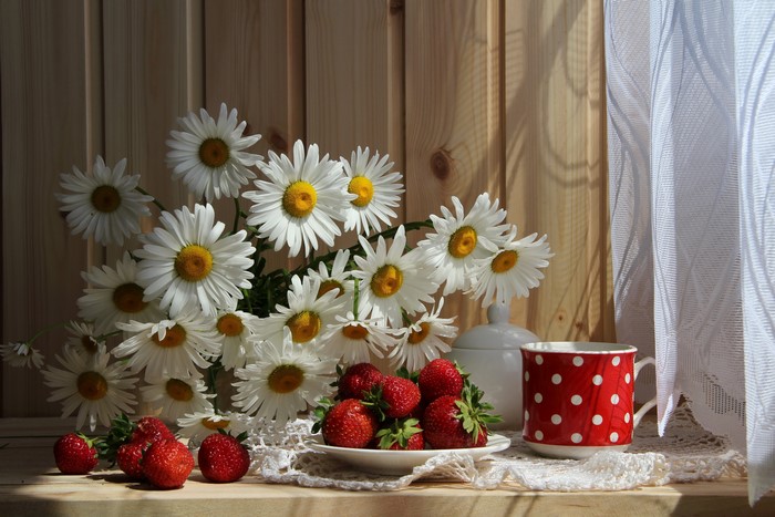 Still-life with Camomiles, Strawberries, and a Cup