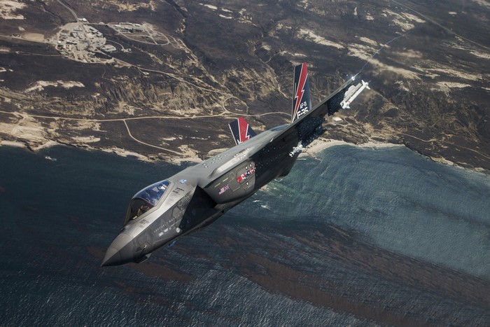 4K F-35 Lightning II Fighter Jet in Flight