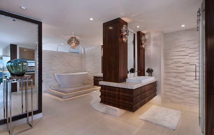 Modern Luxury Bathroom with Bathtub and Vanity