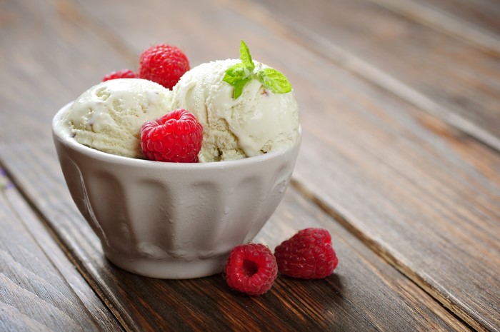 Ice cream with raspberries and mint