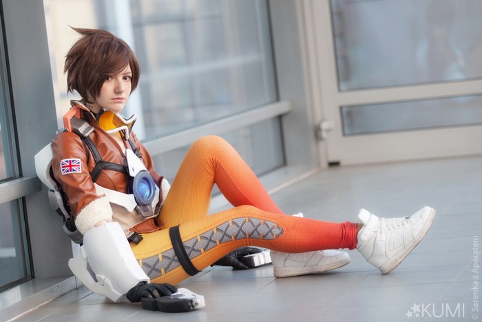 Tracer from Overwatch Cosplay