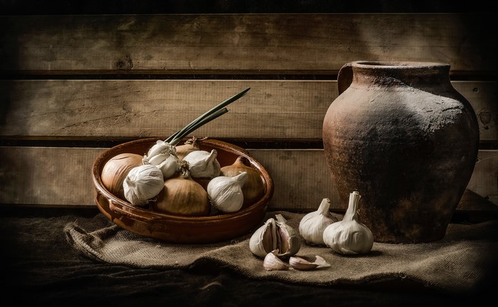 Still-life with garlic, onions, and a jug