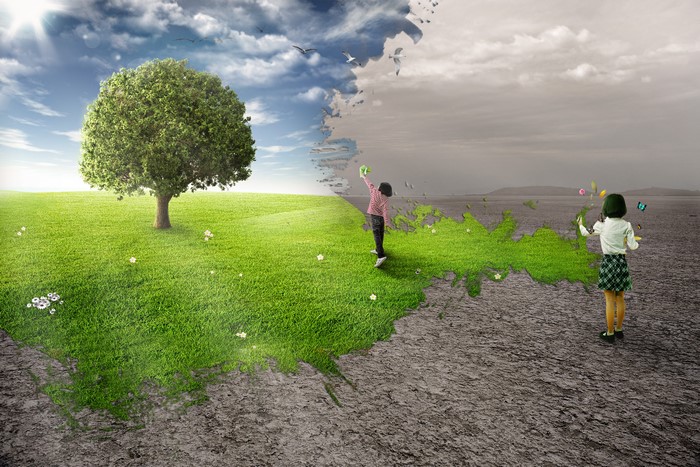 4K Creative Little Girls Trees Phantasmagoria