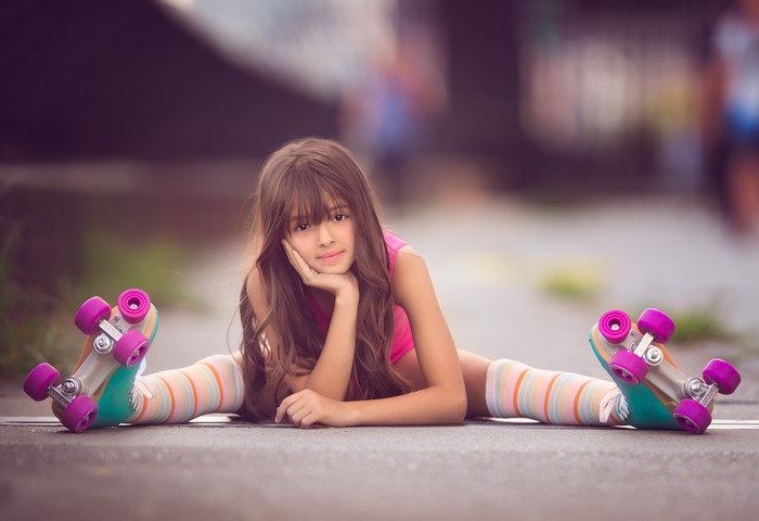 Girl in roller skates doing a split