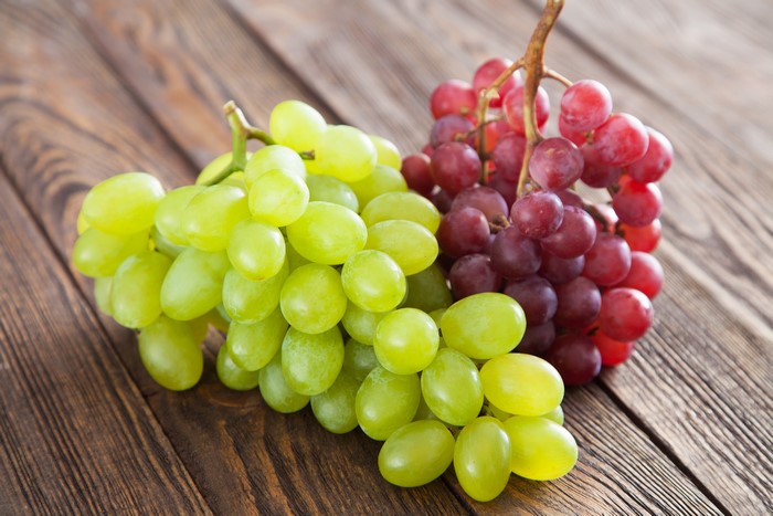 Grapes on wood planks