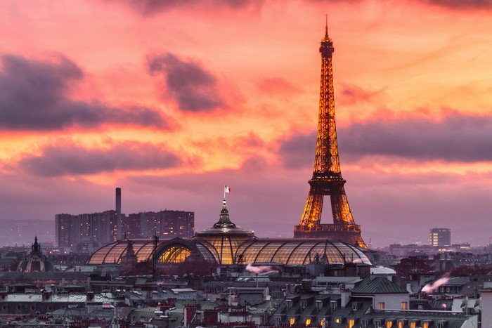 4K Paris Eiffel Tower at Sunset