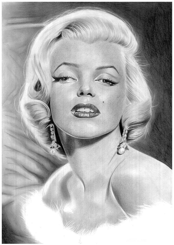Marilyn Monroe portrait with pearl earrings