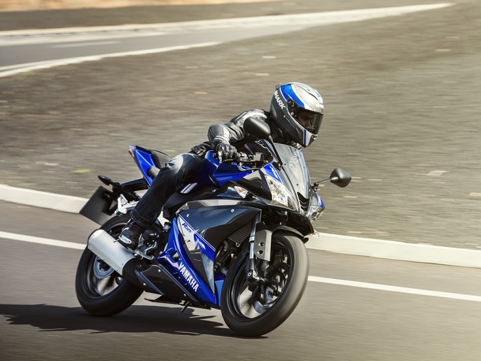 Motorcyclist on a Yamaha 2014-17 YZF-R125 in motion