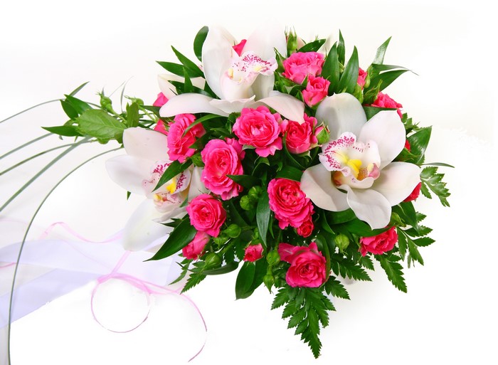 Bouquet of pink roses and white orchids