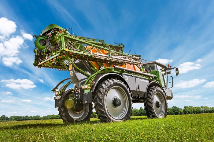 Amazone Pantera 4502 self-propelled sprayer in a field