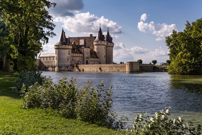 4K Chateau Sully-sur-Loire France Castle Pond