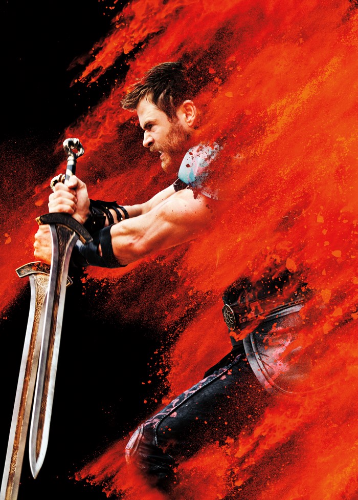 4K Thor: Ragnarok Chris Hemsworth with Sword