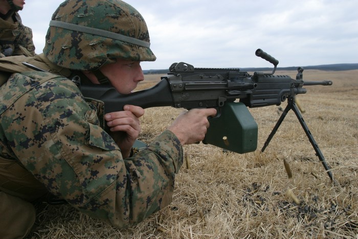 US Marine firing M249 machine gun