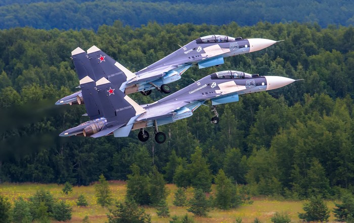 Two Sukhoi Su-30 fighter airplanes in flight
