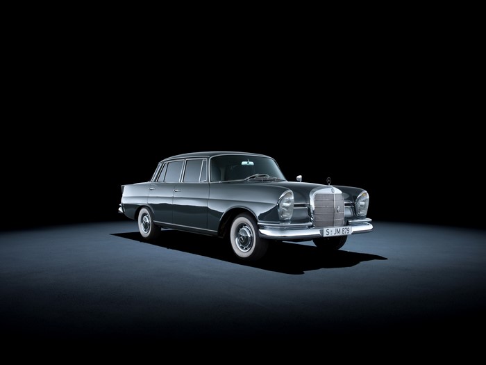 4K Mercedes-Benz 220 SE Sedan