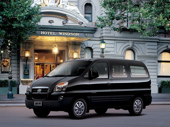 4K 2006-16 JAC Refine II Black Van