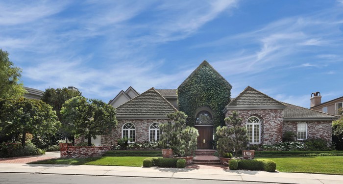 Brick house with ivy-covered facade in Laguna Niguel, USA