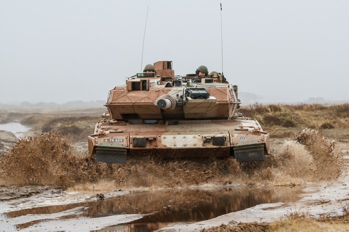 Leopard 2 tank driving through mud