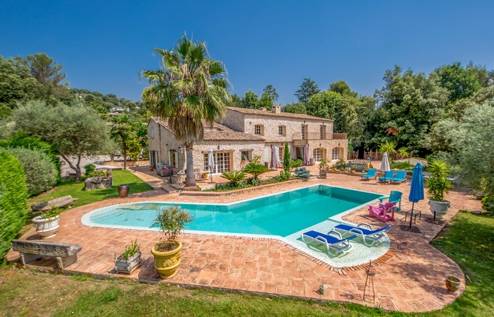 Mansion with Pool and Palms in Saint-Paul, France