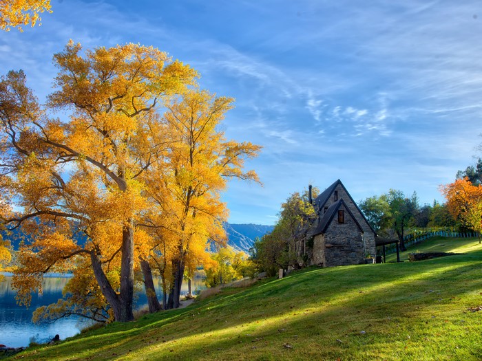 4K Autumn Scene with House by Lake in Queenstown