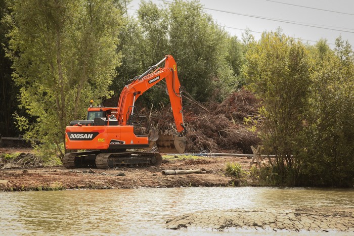 Doosan DX140LC-5 Excavator near a body of water