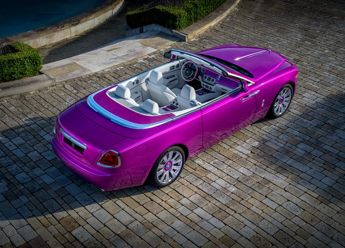 4K Rolls-Royce Dawn Cabriolet in Fuxia
