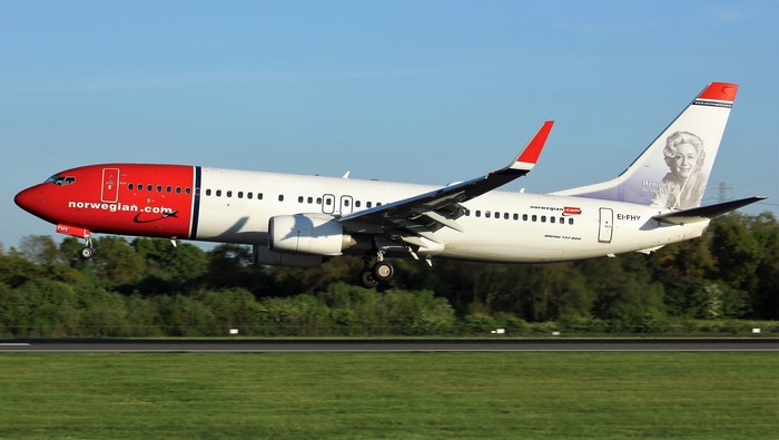 Norwegian Boeing 737-8JP EI-FHV landing