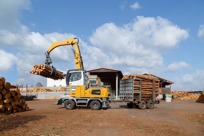 Liebherr LH 35 M Timber Litronic Forwarder loading logs