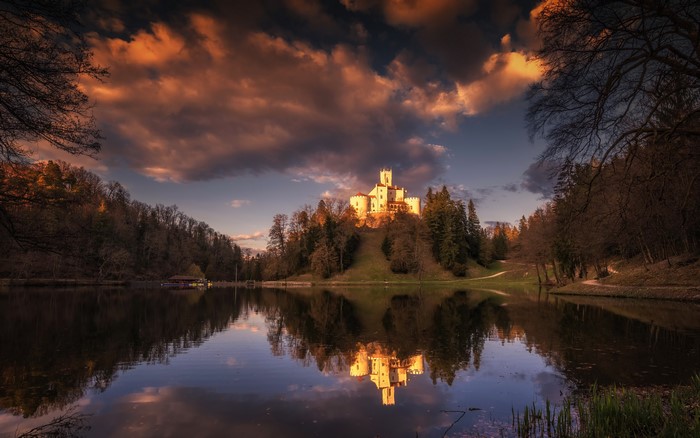 4K Trakoscan Castle and Lake Reflection at Evening