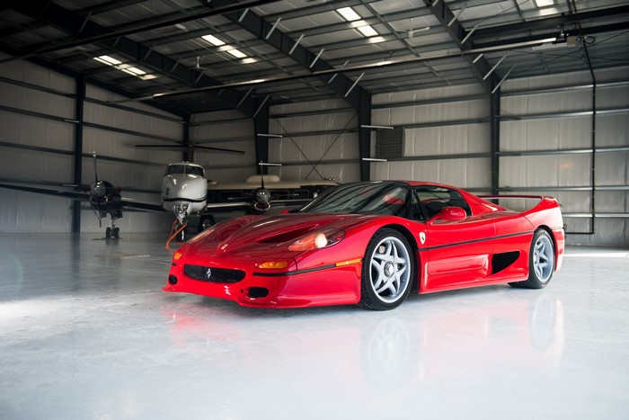 4K 1995 Ferrari F50 in Hangar