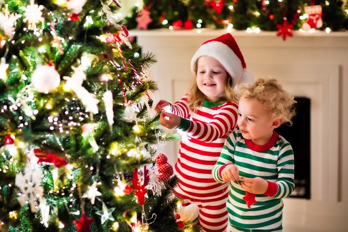 Children decorating a Christmas tree
