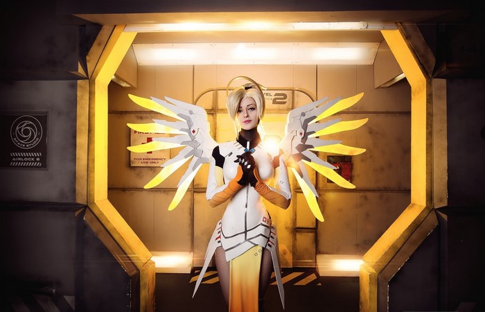 Mercy from Overwatch Cosplay with Wings