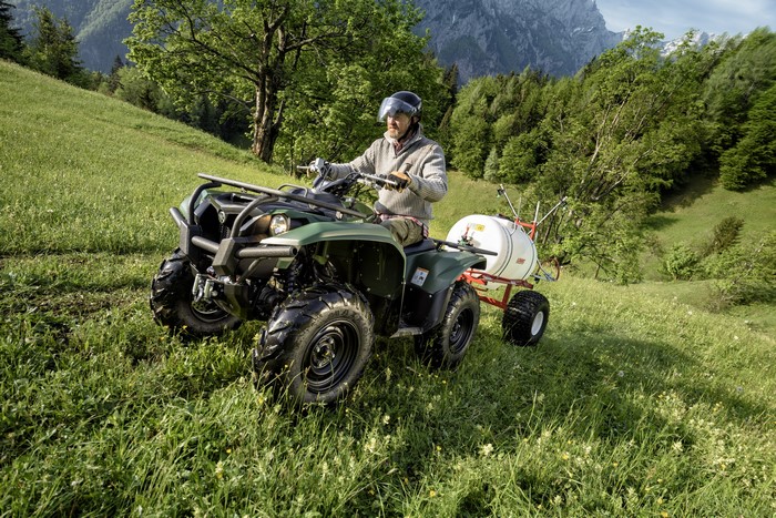 Man riding a 2015-17 Yamaha Kodiak 700 EPS ATV