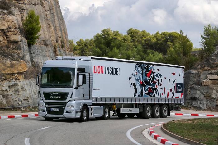 MAN Truck with LION INSIDE! Trailer