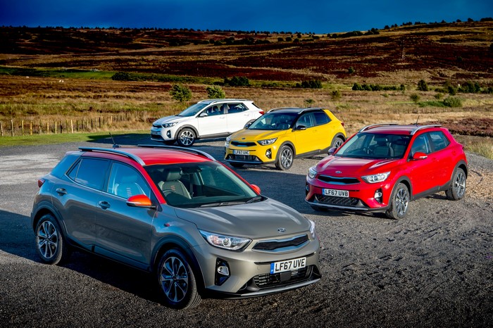 4 Kia Stonic cars in a landscape
