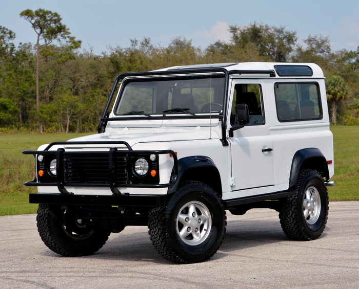 4K 2016 East Coast Defender Avalanche Land Rover