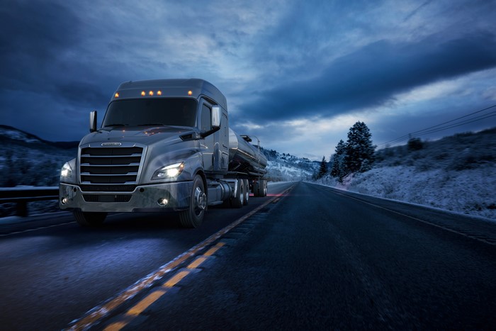 2016-17 Freightliner Cascadia Mid-roof XT Truck on Road