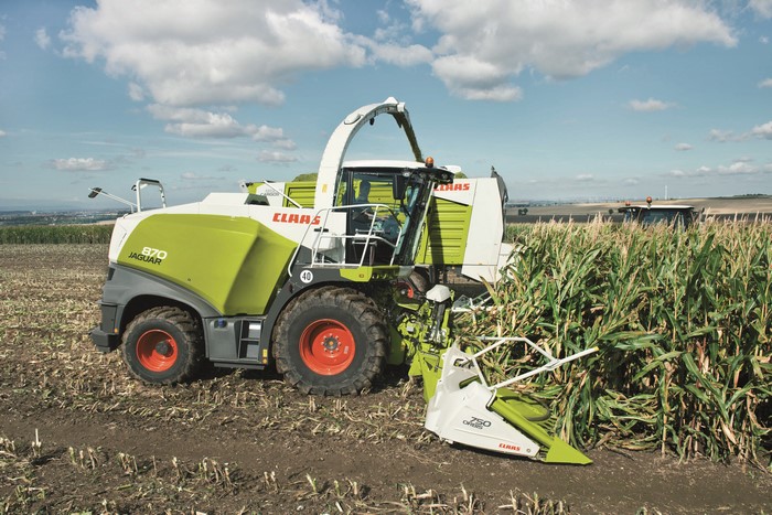 Claas Jaguar 870 agricultural machinery harvesting corn