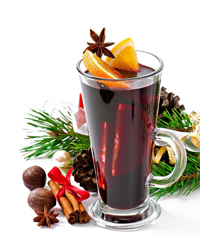 Mulled wine with orange slices and spices