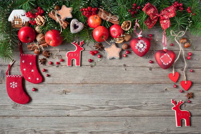 Christmas Decorations with Apples and Cookies