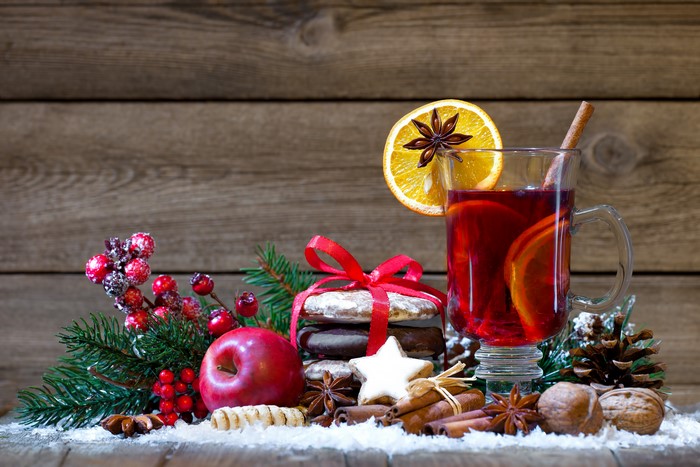 Christmas mulled wine with cookies and apple