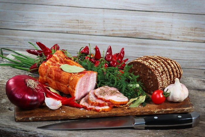 Ham, Bread, Onion, Garlic, Knife, Peppers