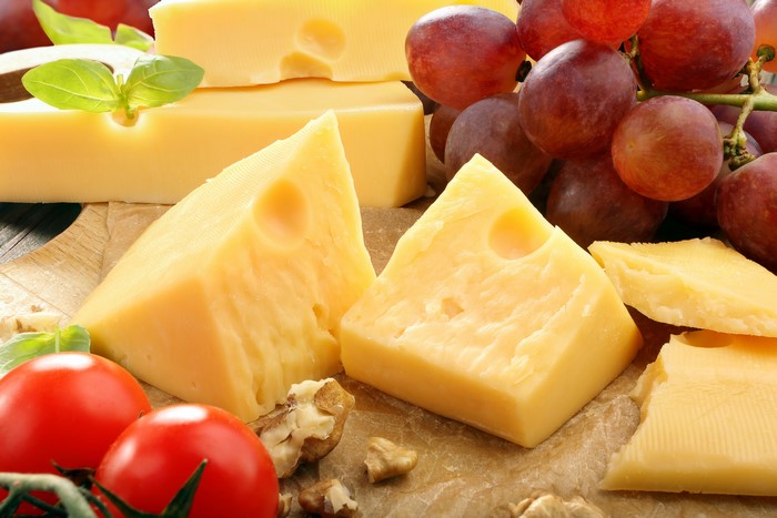 Cheese with Grapes and Tomatoes