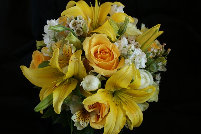 Vibrant Yellow Lilies and Roses Bouquet 4K
