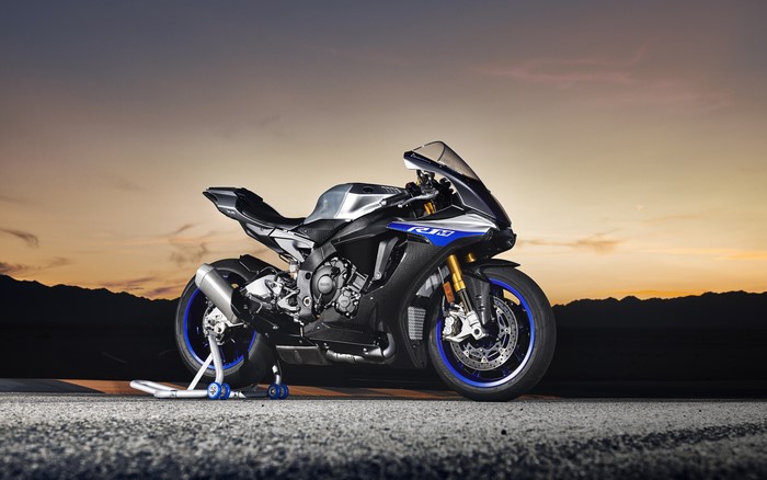 4K 2018 Yamaha YZF R1M Motorcycle