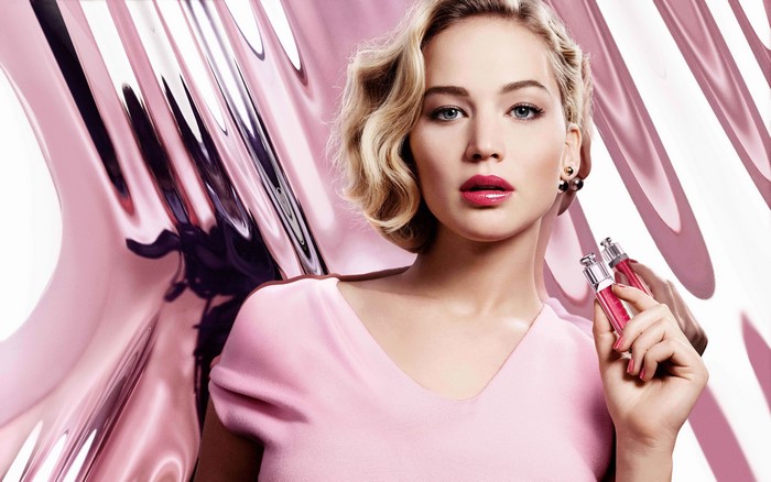 Jennifer Lawrence with Dior Lip Gloss